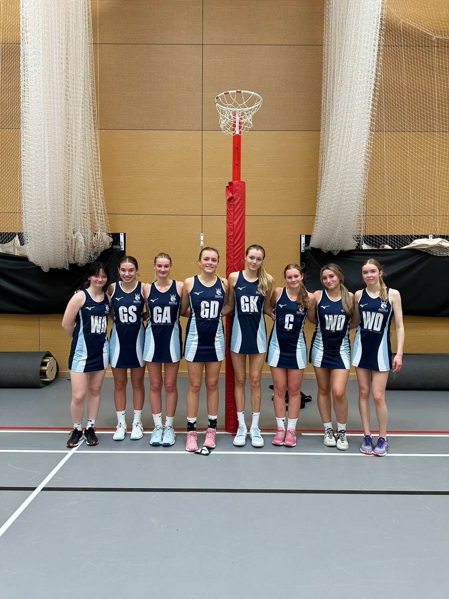 Sunday Funday🙌🏻💙 

Our U19 Royals Navy team started off our Sunday with a fantastic win against Rushmoor. 

Loving seeing new connections develop in this team🙌🏻

#NetballFamily