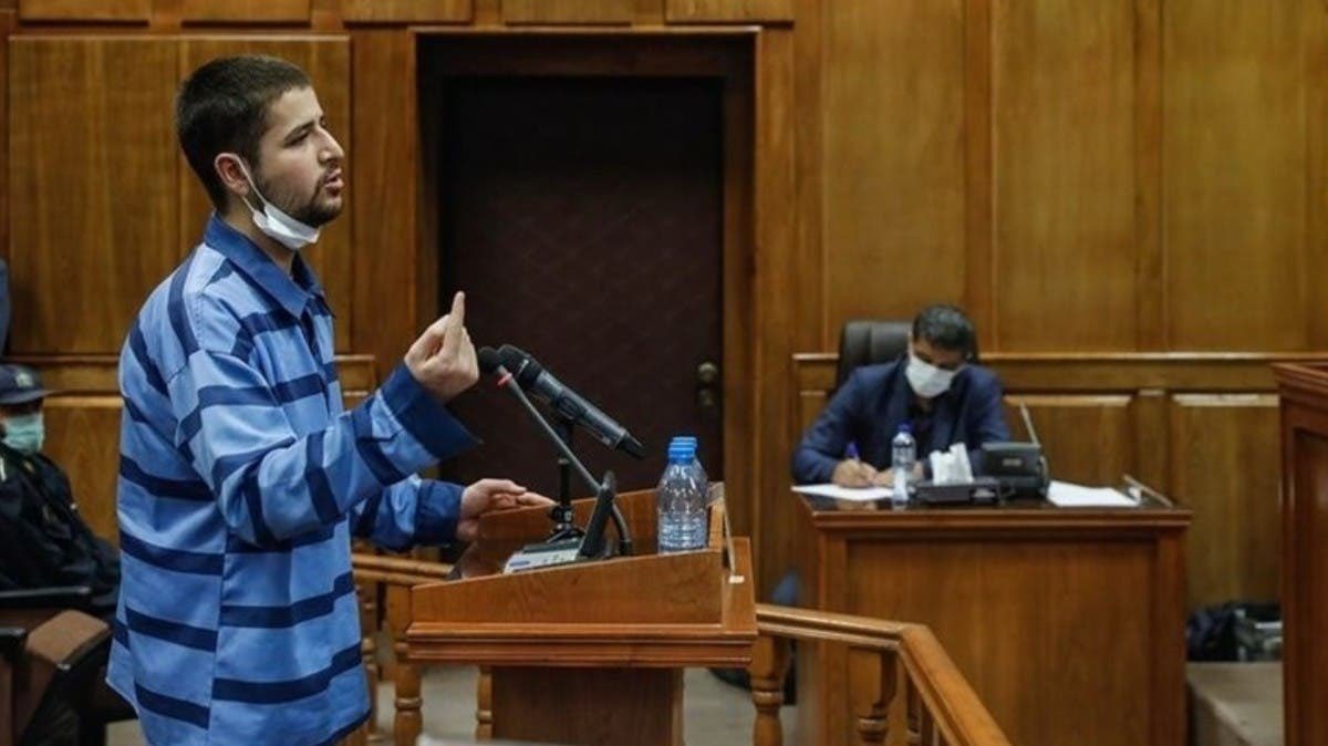 hediekimiaee's tweet photo. وکیل #محمد_قبادلو خبر داده که قرار است فردا صبح حکم #اعدام (قتل) او را اجرا کنند. او را با اتهامات دروغی‌ و پرونده‌سازی متهم به قتل یک مامور حکومتی کرده‌اند. مادر محمد مدارکی که تایید می‌کند او اختلال دوقطبی‌ دارد را به دادگاه ارائه کرده است. حکومت می‌خواهد جانش‌ را بگیرد https://t.co/tdo7QEdbkO