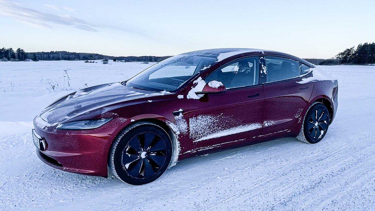 BassonBrain's tweet photo. ‼️ News: @Tesla's Model 3 (upgrade) wins Winter range test conducted by Finnish newspaper ... in -20°C (-4°F) weather!

The test involved 10 electric vehicles, such as the upgraded Tesla Model 3 Long Range Dual Motor, Volkswagen ID.7 Pro Elegance, BWM i5 eDrive 40 M Sport, BYD Dolphin Comfort, Hyundai Kona Electric 65 kWh Premium, and the MG4 Luxury, among others.

While recent news reports may suggest that Teslas are useless in the cold, the results of a winter range test in Europe reveal that the opposite is true. 

As per a test conducted by the Finnish newspaper Tekniikan Maailma (TM), Tesla’s electric vehicles are among the best-performing electric cars in frigid weather.

The upgraded Tesla Model 3 Long Range Dual Motor AWD continued to be drivable despite its battery showing 0%. The vehicle drove over 300 km despite the frigid weather. And while its overall range during the test represented a notable decrease from its estimated WLTP range of 629 km, it was a standout among its peers nonetheless. 

Ultimately, the upgraded Tesla Model 3 topped the Finnish newspaper’s winter driving test for its overall performance.

#TeslaNews

via Teslarati