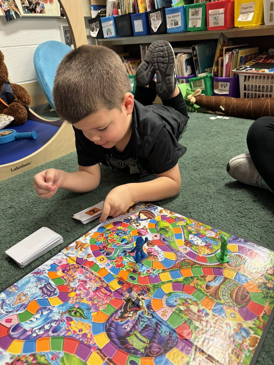 Monday fun at the ELC! Working on identifying letters and sounds with Candy Land. Learning through play always wins! @JulieParsons203 @mikejferris2 @GreeceCentral @GreeceELC