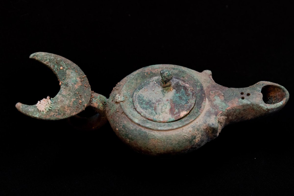 [✨ #Actu] En 2018, l’Inrap a fouillé à Saint-Vulbas (Ain) un vaste ensemble funéraire antique composé de 1091 structures, exploité du milieu du Ier s. av. J.-C. jusqu’au milieu du VIIe s. apr. J.-C.
Les études livrent une foison de résultats 👉 inrap.fr/l-ensemble-fun…