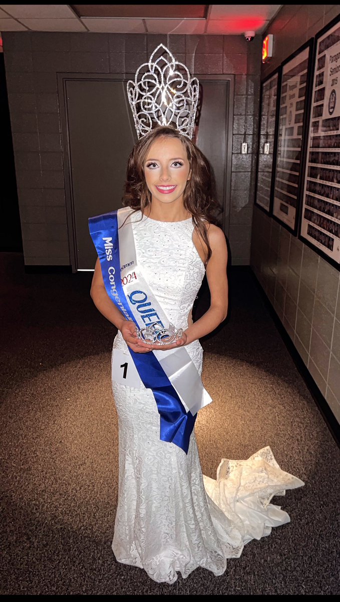 MrsEdwards8990's tweet photo. Congratulations Kaelyn Edwards on becoming 9th grade Paragould School District Pageant Miss Congeniality &amp; Queen! https://t.co/EAtZg8zang
