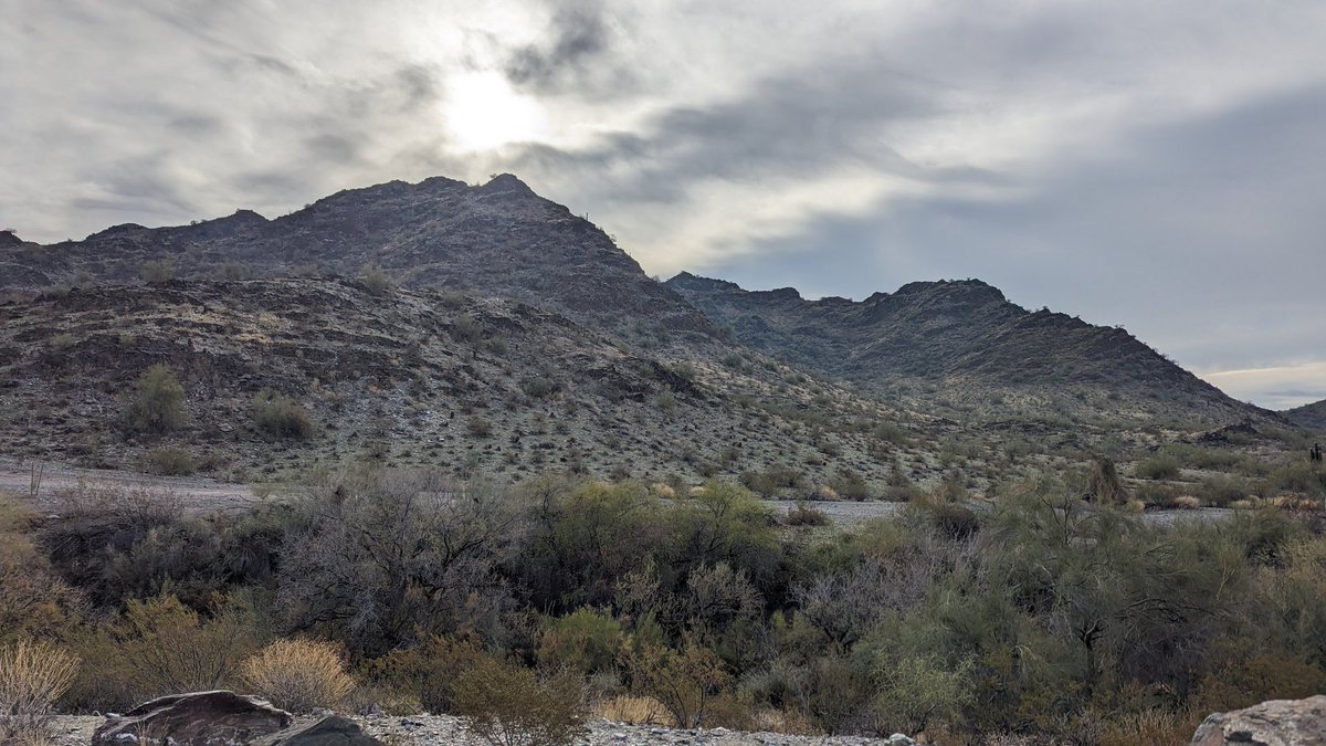 IllustratorJeff's tweet photo. Just heading back from Dreamy Draw Wilderness area. What a lovely spot to explore on a sunny morning. ,Thanks to everyone at #NorthValleyGames for bringing RK and I out for the weekend. I'll look forward to another visit one day soon. #mtg #mtgArizona #DreamyDraw https://t.co/xFKSgPCHMl