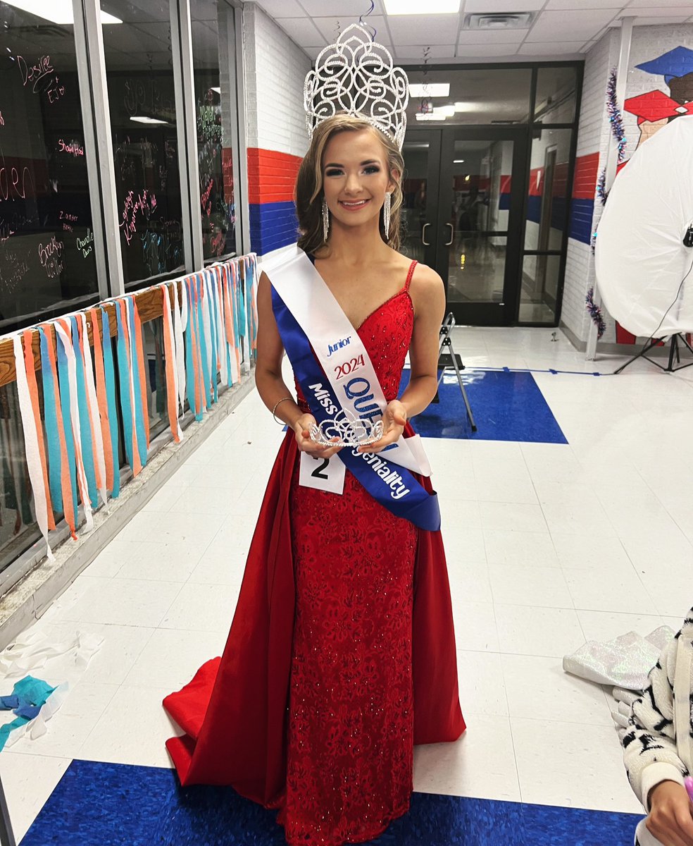 MrsEdwards8990's tweet photo. Congratulations Starlyn Edwards on stepping out of your track cleats and comfort zone and trying something new. 10-12th grade Paragould School District Pageant Miss Congeniality &amp; Queen! https://t.co/LrEh2Icx6B
