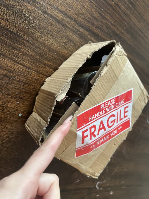 Yes @UPS I can see how this package was handled with the most care ..   Are you KIDDING ME ?!?! https://t<a class="tags" target="_blank" title="On Twitter" href="/?out=eyJ0eXAiOiJKV1QiLCJhbGciOiJIUzUxMiJ9.eyJpYXQiOjE3MjA5ODA0MDIsImlzcyI6InR3cG9ybnN0YXJzLmNvbSIsIm5iZiI6MTcyMDk4MDQwMiwiZXhwIjoxNzUyNTE2NDAyLCJyZWRpcmVjdF91cmwiOiJodHRwczovL3R3aXR0ZXIuY29tL1VQUyJ9.ZwlRQfC2tV5NMNNabFUTke8vjz3ib6cE5c4k6uNLd3W4GR95pISTQ6hWbB3zHzpxd7iojhkwij5SwV6MiRkmaw">@UPS</a><a href="/tag/booknook"class="tags"><span>#booknook</span></a>