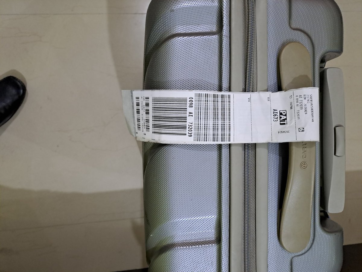 ssshrc's tweet photo. Traveled from Mum to Patna from @airindia AI-673 (66TAC5) on 20.01.24. Have checked-in my luggage and on arrival at Patna got an extremely broken suitcase. Can't believe how much manhandling my suitcase would have been gone through. Now, who is going to compensate for this? https://t.co/JjtGE6flGs
