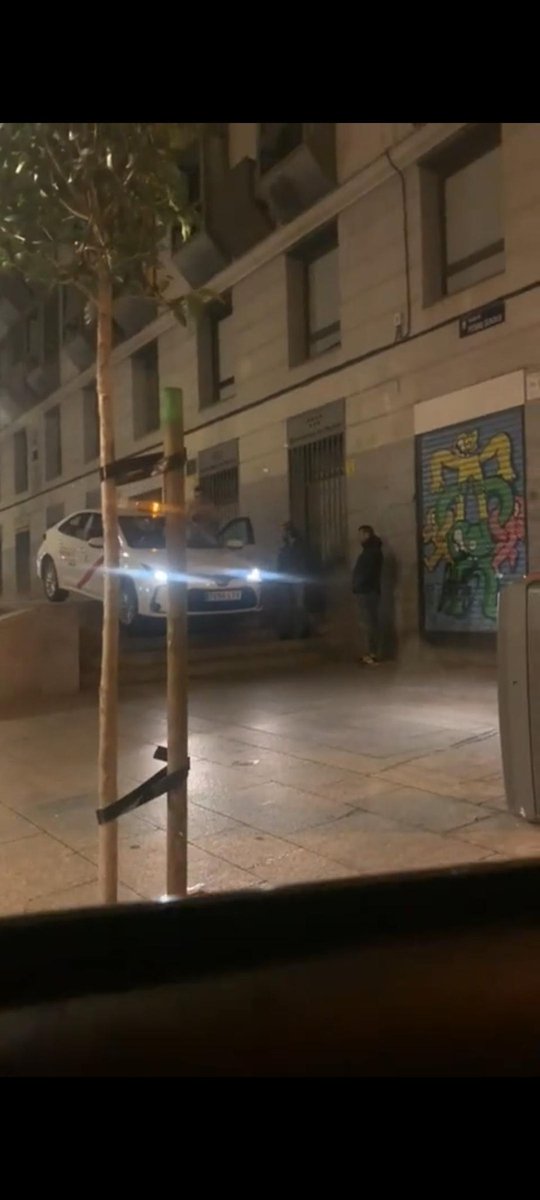SocialDrive_es's tweet photo. Un taxi con pasajeros se queda atascado en unas escaleras

Madrid https://t.co/rqZOuKMuS4