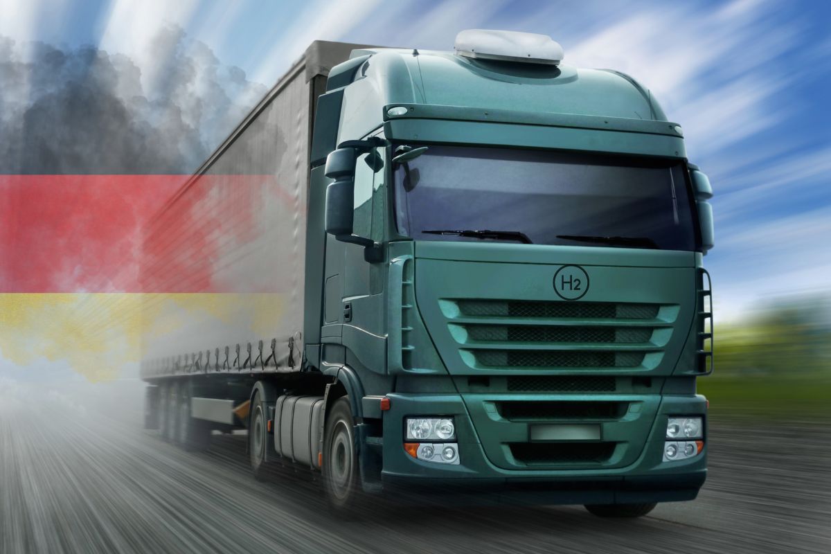 hydrogenfuelnew's tweet photo. The automakerโs GenH2 big rigs will start being used in Germany by this summer.
Daimler...READ More #germanyhydrogentransportation #AirLiquide #H2trucks #linde #Daimler #GenH2 #fuelcelltrucks #germanyhydrogenfuel
https://t.co/VRy3Czj8jA https://t.co/RawdbqoxVO