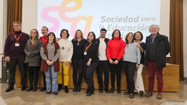 CanalUGR's tweet photo. 🆕 Lola Álvarez, catedrática de Educación Artística de la #UGR, nueva presidenta de la @SociedadSEA 

👏 Ha sido elegida en el marco del III Congreso para la Educación Artística celebrado en la Universidad de Granada
@iiicea_granada

Conoce más ⬇️⬇️⬇️
https://t.co/YLYvT8RlS3 https://t.co/JVOnz0cKgR