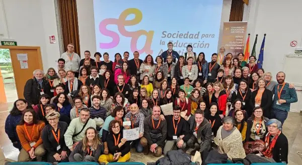 CanalUGR's tweet photo. 🆕 Lola Álvarez, catedrática de Educación Artística de la #UGR, nueva presidenta de la @SociedadSEA 

👏 Ha sido elegida en el marco del III Congreso para la Educación Artística celebrado en la Universidad de Granada
@iiicea_granada

Conoce más ⬇️⬇️⬇️
https://t.co/YLYvT8RlS3 https://t.co/JVOnz0cKgR