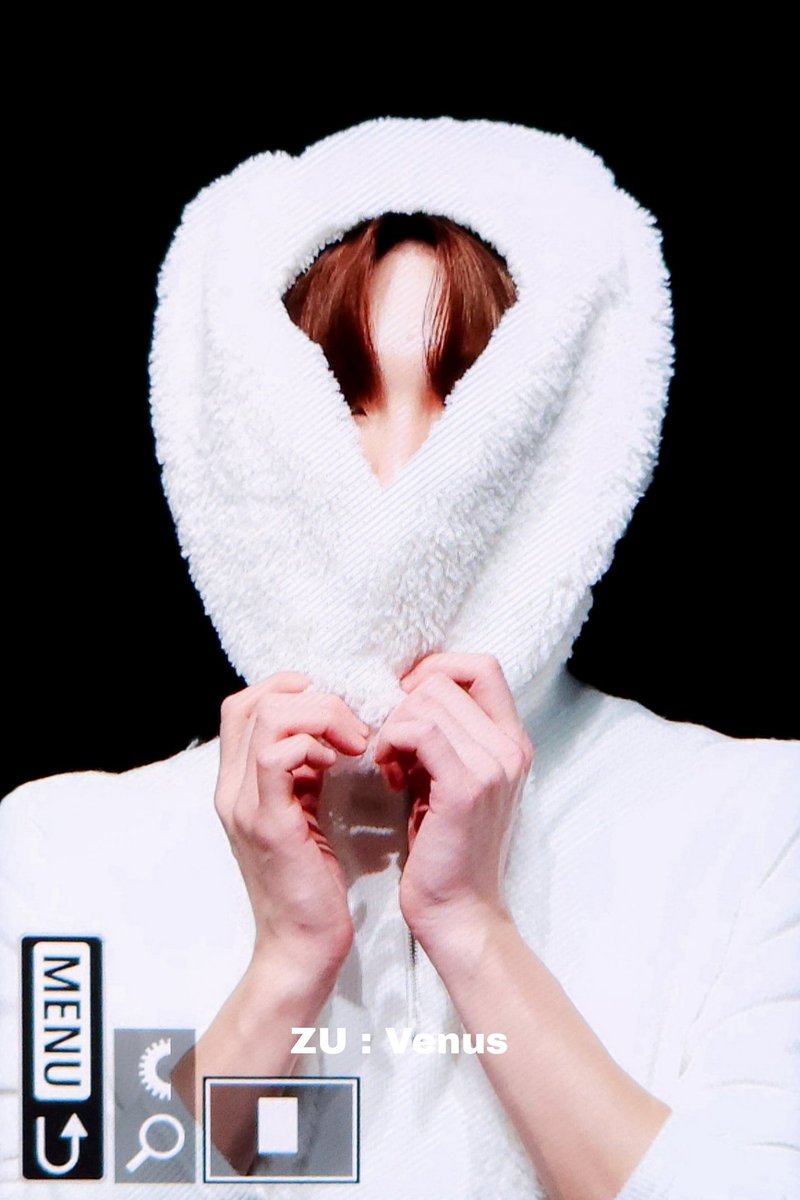 ArabJuho's tweet photo. [بريڤيوز] | 240122
جوهو من حدث التوقيع للمعجبين اليوم 🐇☁️

©️on pics https://t.co/lh3bZv3YGc