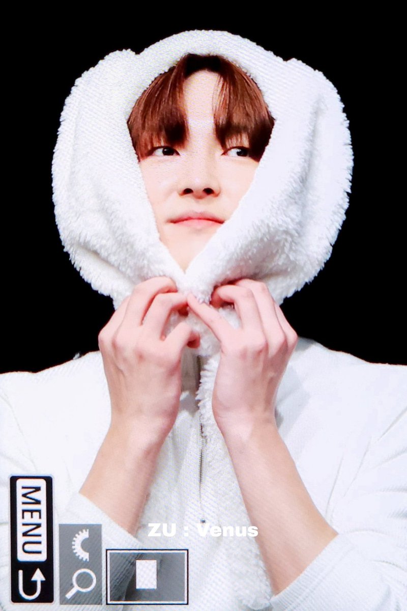 ArabJuho's tweet photo. [بريڤيوز] | 240122
جوهو من حدث التوقيع للمعجبين اليوم 🐇☁️

©️on pics https://t.co/lh3bZv3YGc