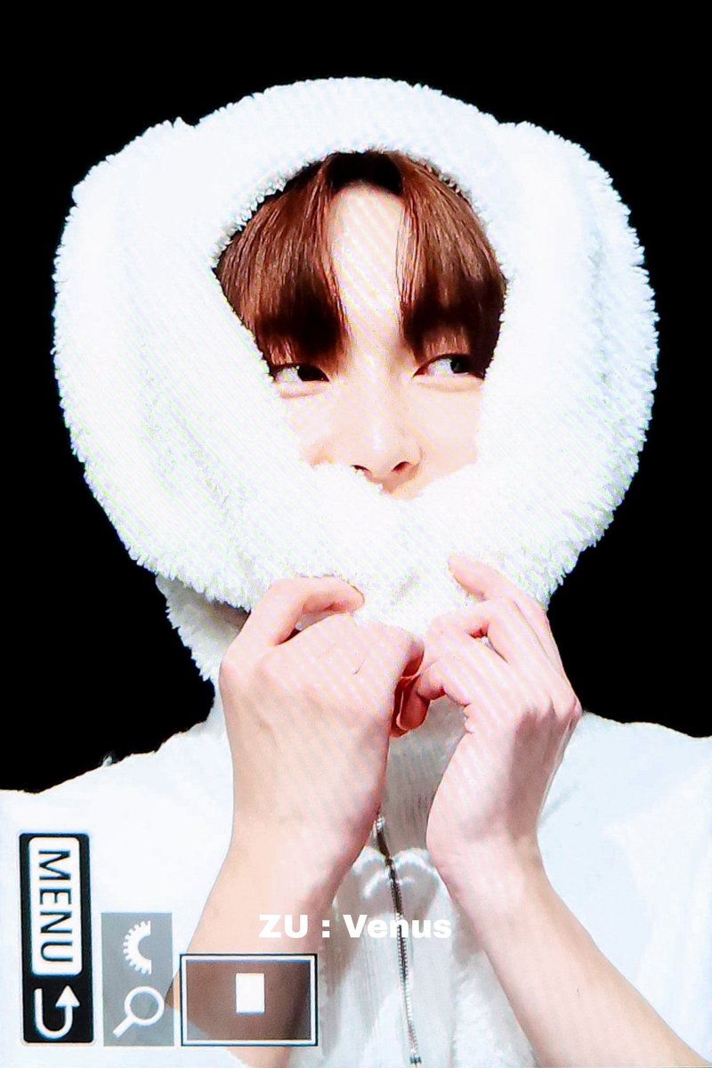 ArabJuho's tweet photo. [بريڤيوز] | 240122
جوهو من حدث التوقيع للمعجبين اليوم 🐇☁️

©️on pics https://t.co/lh3bZv3YGc