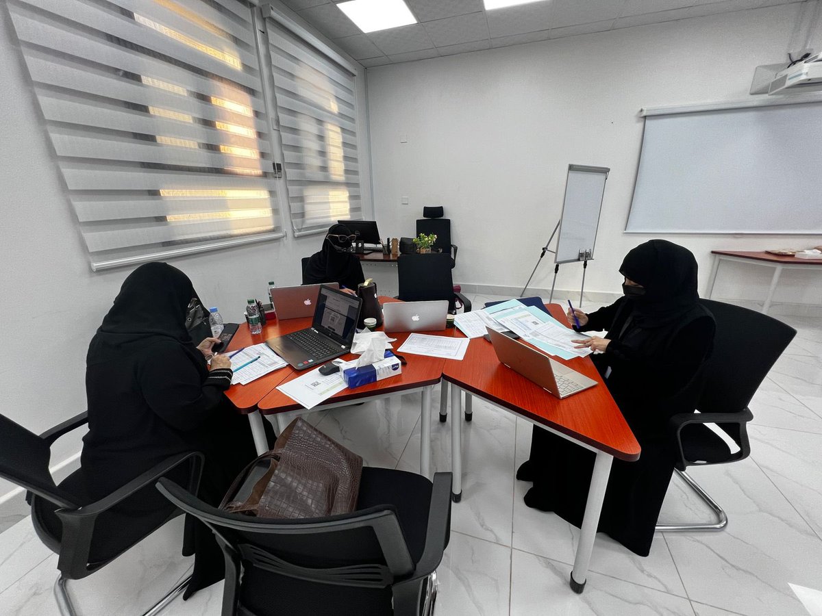 MOE_JDH's tweet photo. مسابقة |
انطلقت اليوم المرحلة الأولى من تحكيم التجارب العلمية الطلابية في مسابقة (تجربتي المبدعة) والتي ينظمها مكتب التعليم بأبحر.
وتهدف المسابقة لتعزيز التحصيل الدراسي لطلاب وطالبات الصفوف العليا بالمرحلة الابتدائية بـ #تعليم_جده وإكسابهم المهارات العلمية وتهيئتهم للمشاركات الدولية.