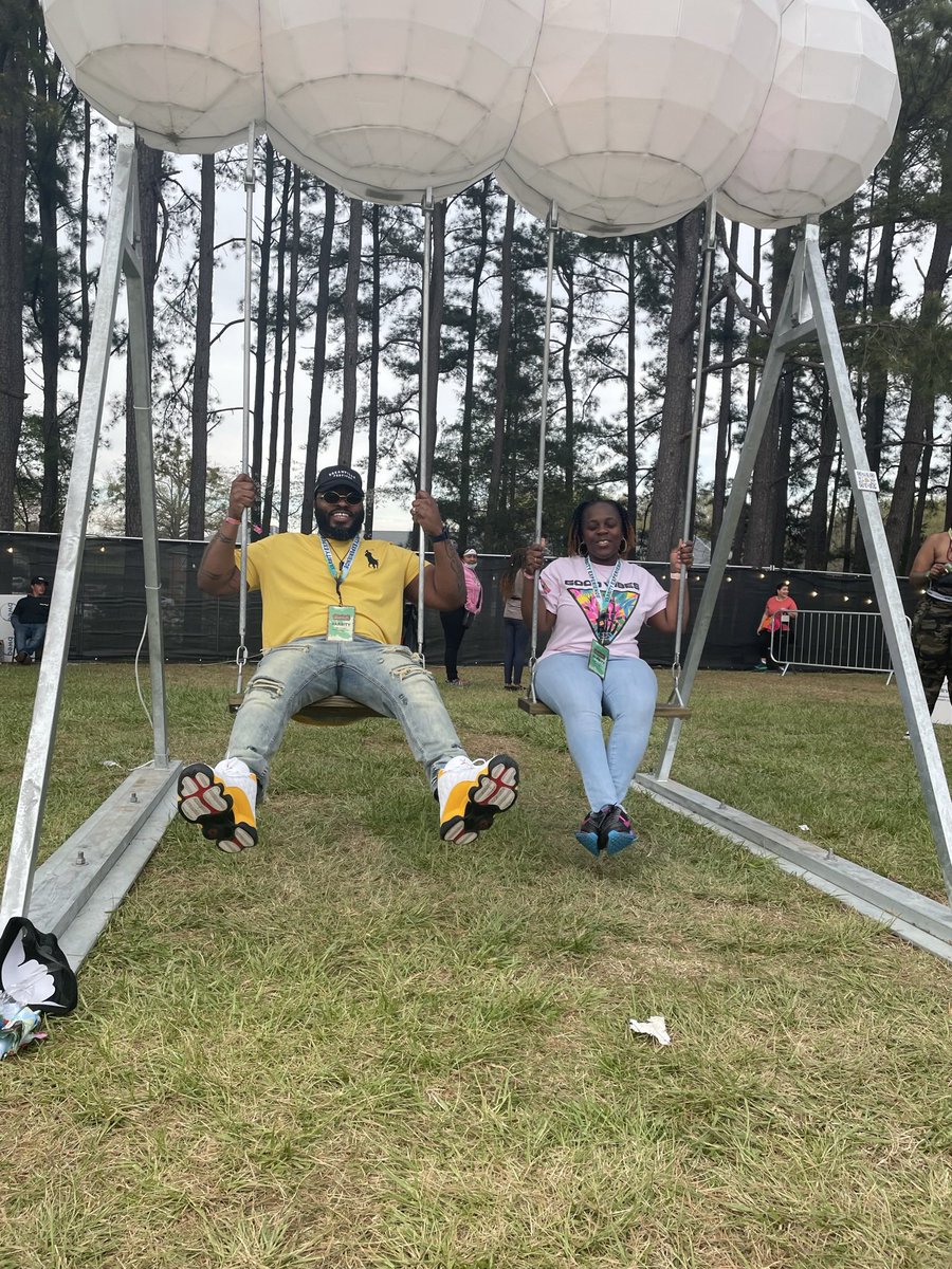 R0LLINST0NE's tweet photo. @Dreamvillefest @Dreamville 2023 &amp; 2022 Varsity 🌻🌻@K_Dot1920 https://t.co/pAbxJ3OXZt