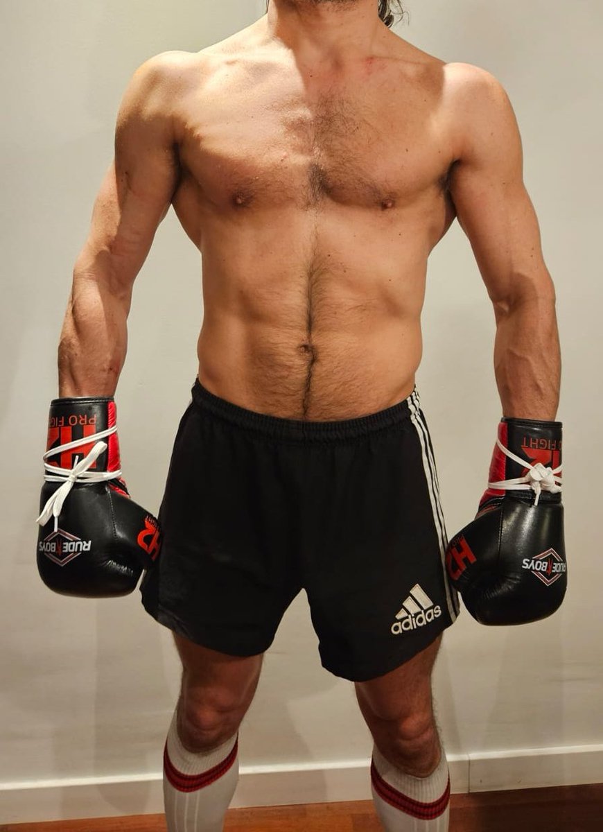 Boxerblood1's tweet photo. Yesterday I got the chance to use for first time my new gloves and I had a lot of fun with them. 
Any one else interested in feeling them? 🥊🥊🥊💪🏼💪🏼💪🏼 https://t.co/QPzuK4yzzB