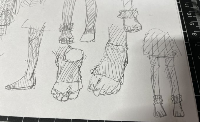 足元のデザインを決めないまま作画段階まで来てしまった 