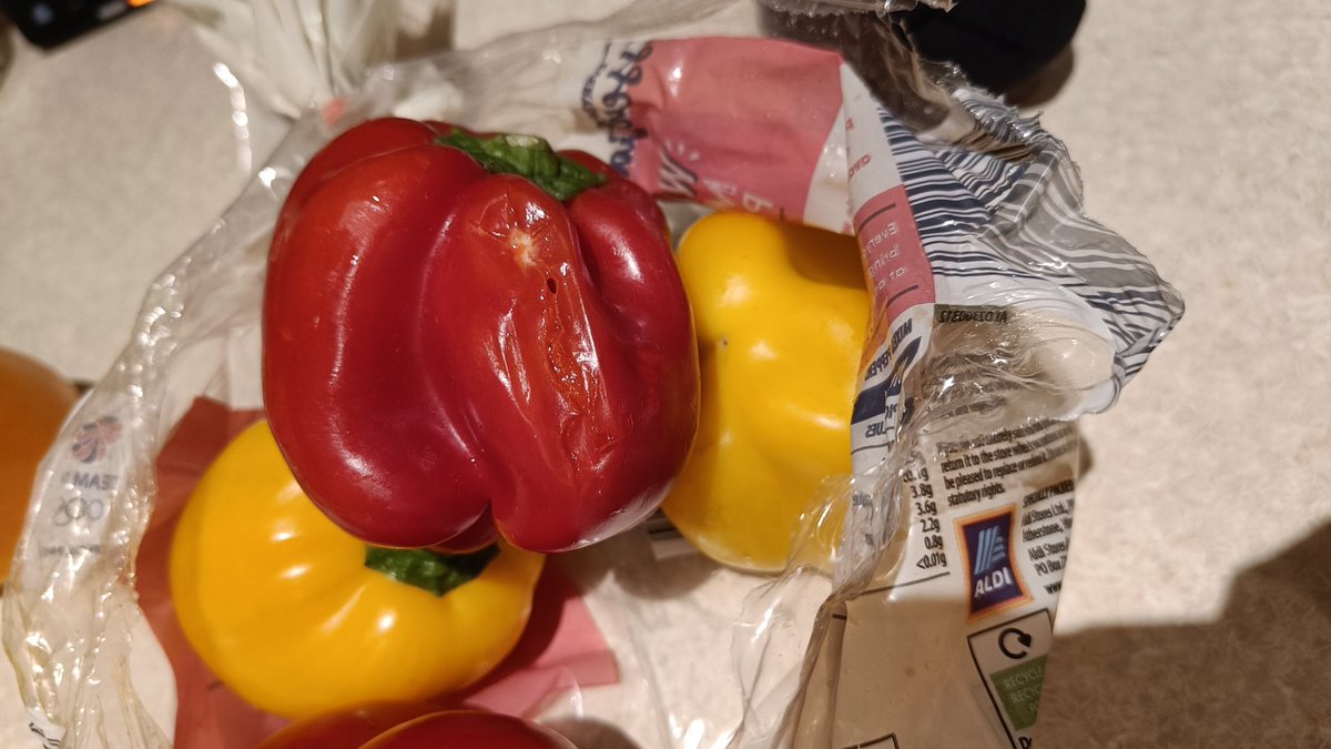 XRKash's tweet photo. @AldiUK not on the ball today, rotten fruit and veg in click and collect I just picked up from Sevenoaks. I thought we liked each other 😢 https://t.co/LiGZp5GsOb