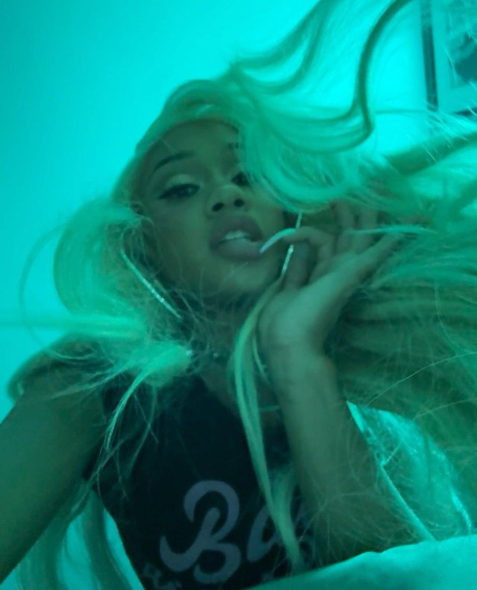 'i know y'll bitches wish I would go model but, damn
Girl, the mood board is back
I know y'all glam teams miss me
I ain't even mad
copy and paste, hoe
I'm the inspiration'
<a href="/Saweetie/">💎</a> 💚
IKDR