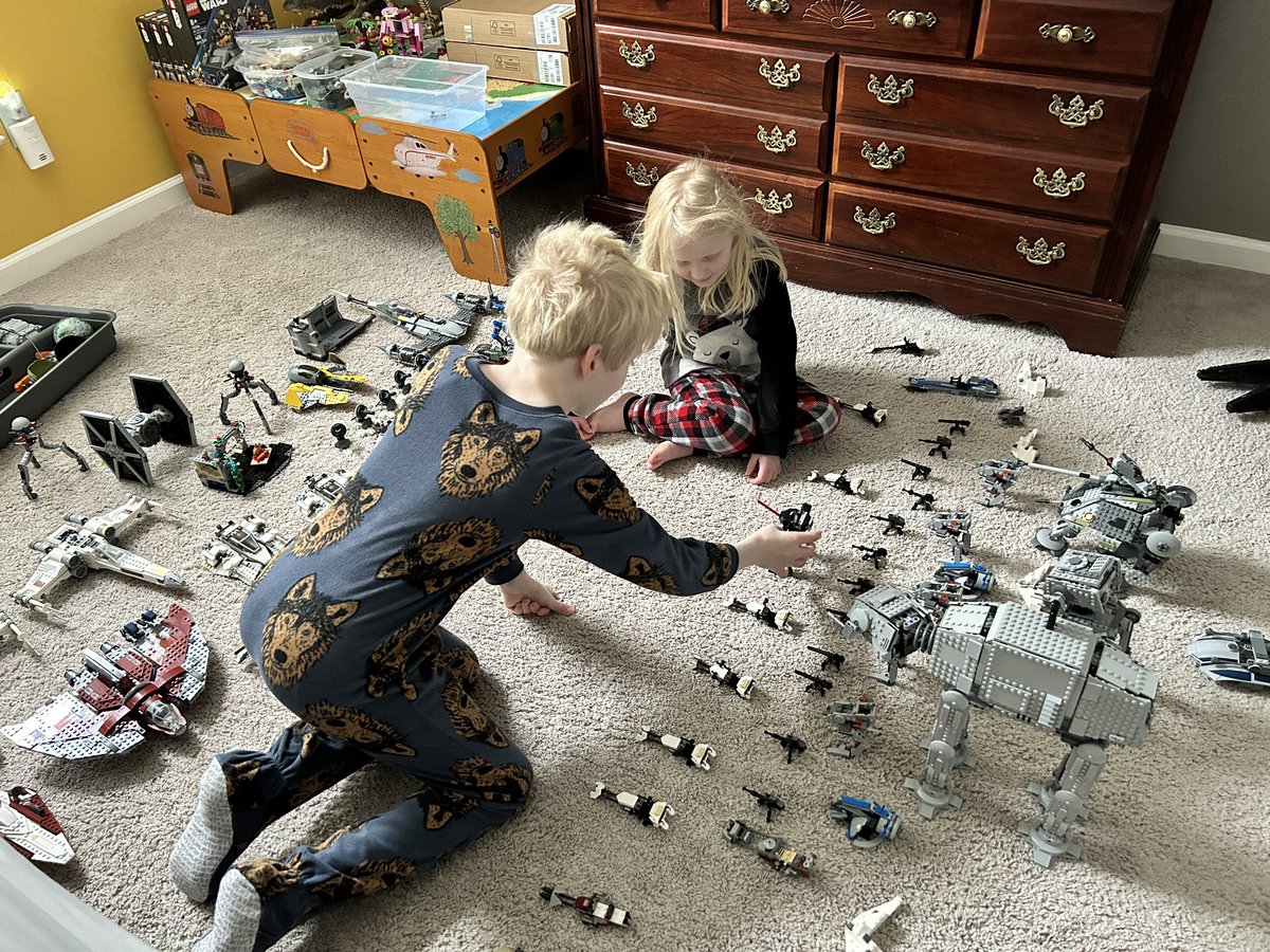 Ice day today… and #LEGO Star Wars battle preparations are underway Happy to see team Tarte playing well together before destroying the galaxy @LEGO_Group