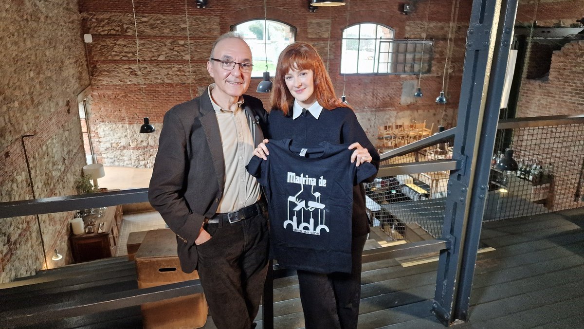 GerardoQuietMan's tweet photo. Hoy hemos tenido grabación con la estupenda @lapolvorrosa, desde ya, Madrina de @DiasDeCine. Es protagonista de #Unmaldíalotienecualquiera de @eva_hache. Gracias a @laTostadora_com https://t.co/hrFx6K4Zwv