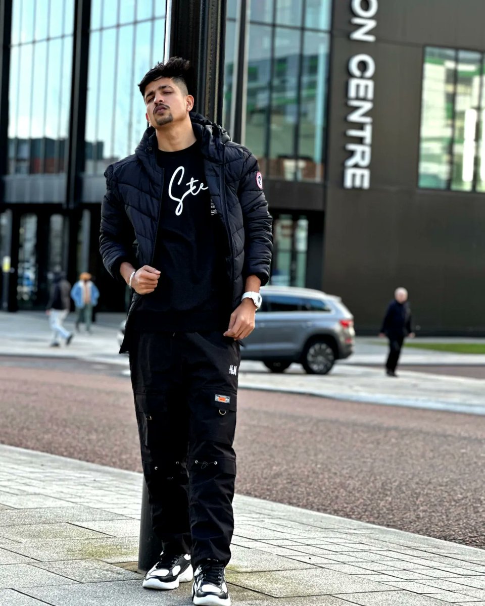 rapperrbr's tweet photo. Cheers to the new chapter! Welcome to the #UK 🇬🇧
.
#Uclan #rapperrbr #Newpost #Uclanuni #Preston #Lancashire #Jinx #Music #musicpromo https://t.co/A5S4vHsyw9
