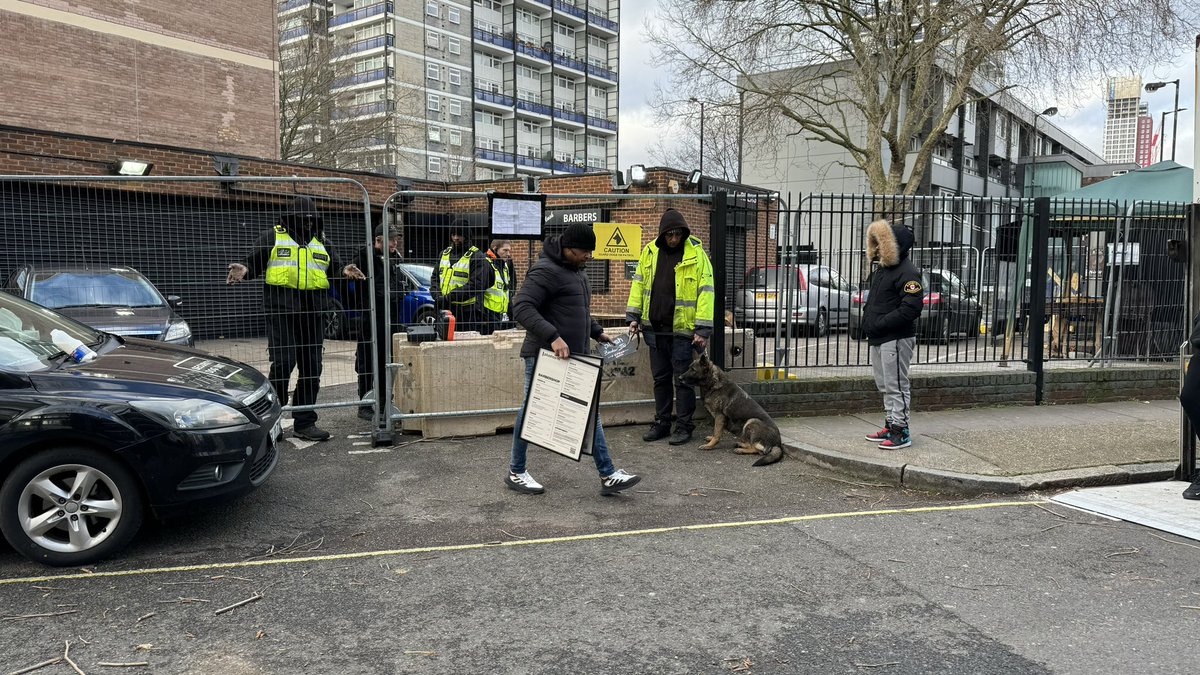 PlushSe16's tweet photo. Developers come into communities, with their big plans and capitalist dreams and most of us never fight back.
22 years of business ❌ #nopriceonculture 

#displaced 
#plush #saveplush #se16 #community #smallbusiness #businessinsider #gentrification #urbanisation #EnoughIsEnough https://t.co/YO4RWzYbRm
