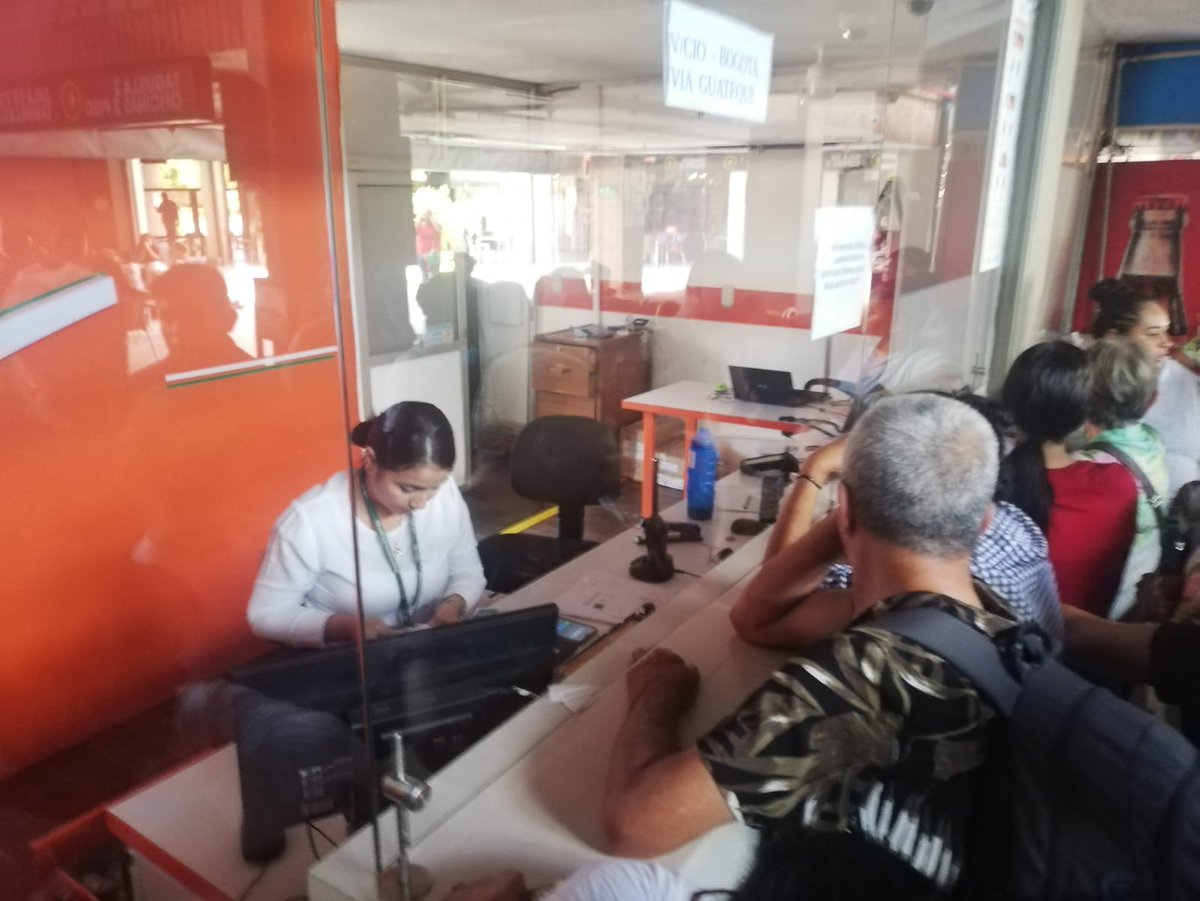 Jullietadc2's tweet photo. @Carlosanleowem @CoviandinaSAS Ante esta situación, la @Supertransporte  y @MinTransporteCo con @FlotaLaMacarena deben regular a @FlotaLaMacarena porque, tal como pasó el pasado 21 de enero, venden pasajes masivamente, a pesar de que la vía está cerrada, robándonos el dinero. https://t.co/KNID11iQsB