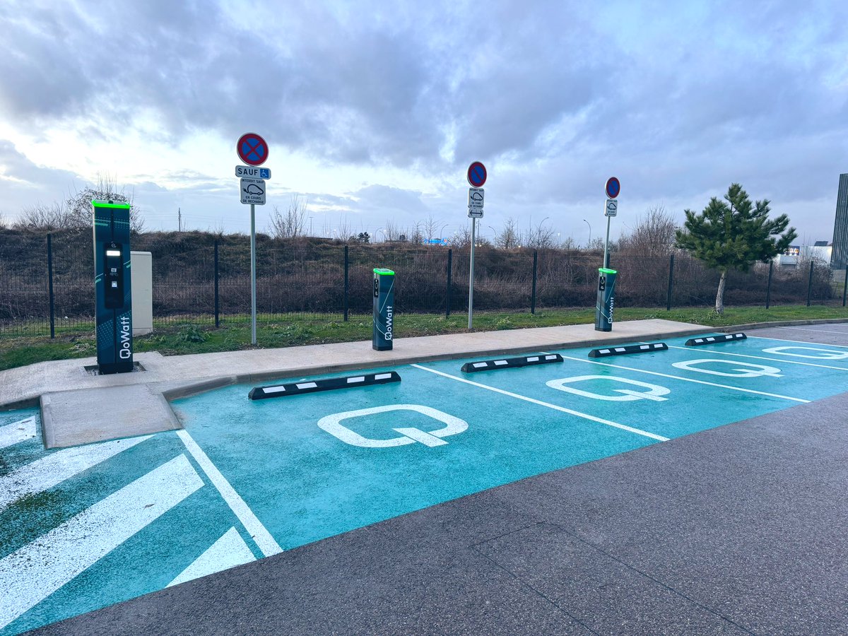 HugoManteau's tweet image. An excellent first day in eastern France.

Between two quick answers in a divergent and almost friendly discussion with my good old @xFoudres… today:

🟢We finalized the full commissioning of the Troyes e-Fast station, with the 4th CHAdeMO charging point, which was still…