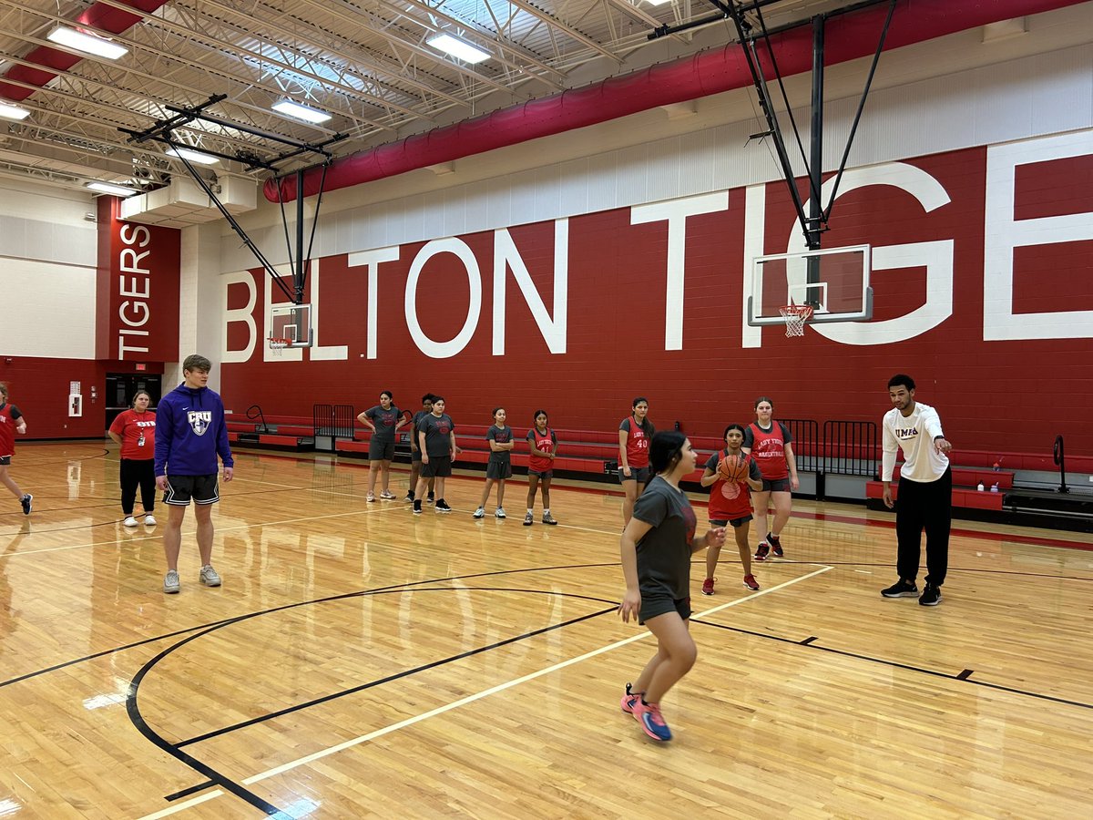 cru_basketball's tweet photo. Great energy this morning at @SouthBeltonMS. The team had a chance to provide development &amp; mentorship to the young student athletes. https://t.co/llcgq5fu8D
