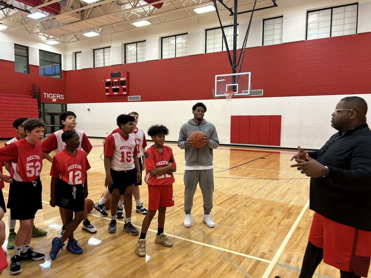 cru_basketball's tweet photo. Great energy this morning at @SouthBeltonMS. The team had a chance to provide development &amp; mentorship to the young student athletes. https://t.co/llcgq5fu8D