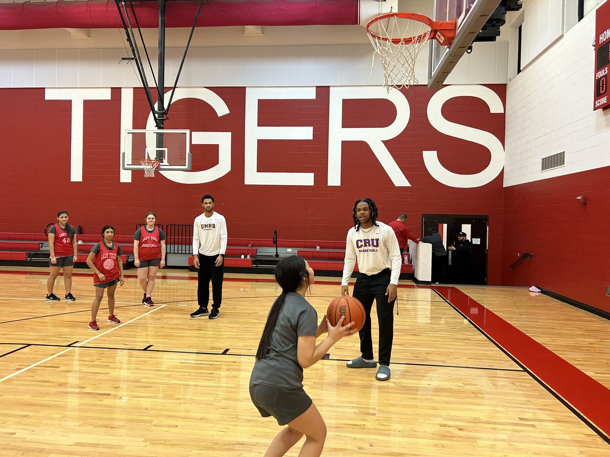 cru_basketball's tweet photo. Great energy this morning at @SouthBeltonMS. The team had a chance to provide development &amp; mentorship to the young student athletes. https://t.co/llcgq5fu8D