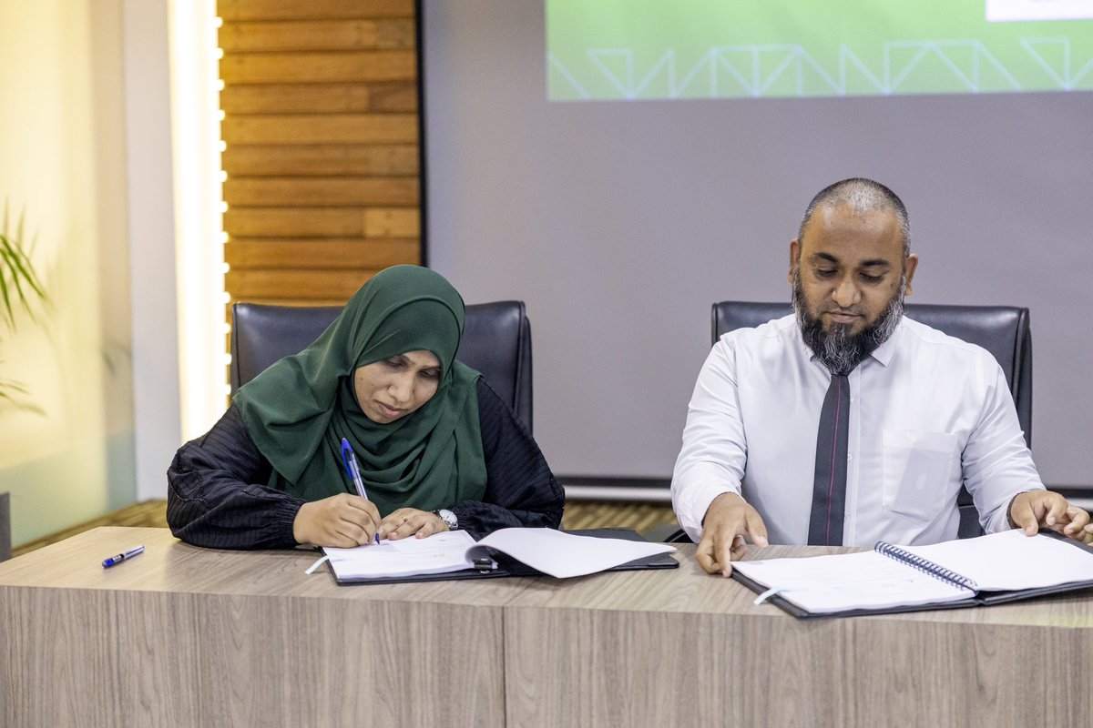 KokkomenSchool's tweet photo. Today, Al-Madheena Investment and Housing Development Corporation (HDC) officially signed an agreement to construct an Educational Institution, Madheena International School, and a mosque named Masjid Aisha (رضي الله عنها) in Hulhumale. https://t.co/nQHdbFaGV3