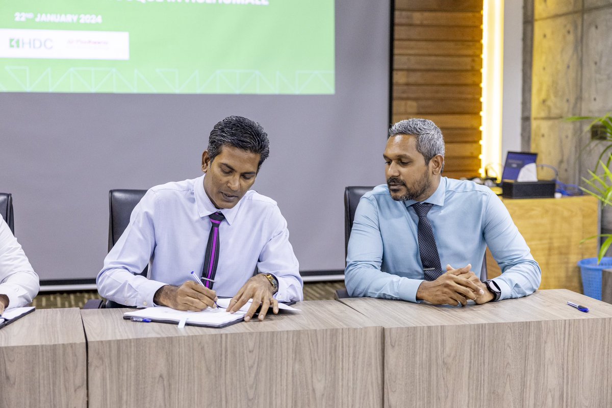 KokkomenSchool's tweet photo. Today, Al-Madheena Investment and Housing Development Corporation (HDC) officially signed an agreement to construct an Educational Institution, Madheena International School, and a mosque named Masjid Aisha (رضي الله عنها) in Hulhumale. https://t.co/nQHdbFaGV3