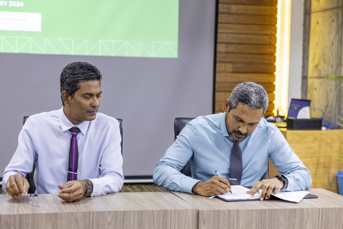 KokkomenSchool's tweet photo. Today, Al-Madheena Investment and Housing Development Corporation (HDC) officially signed an agreement to construct an Educational Institution, Madheena International School, and a mosque named Masjid Aisha (رضي الله عنها) in Hulhumale. https://t.co/nQHdbFaGV3
