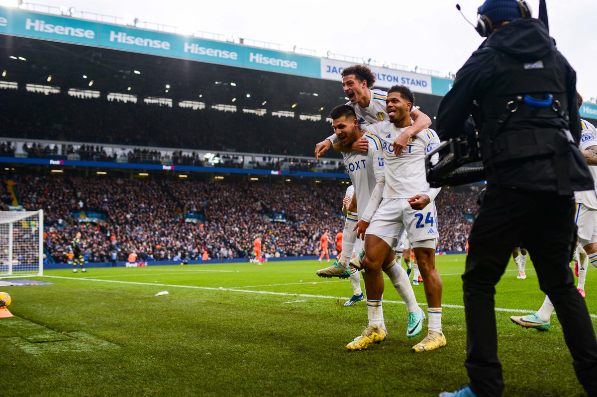 Last-minute giveaway alert!⏰

Here's your chance to snag a pair of tickets for the <a href="/LUFC/">Leeds United</a> Vs Norwich City match on the 24th Jan! Interested? Tag who you'd bring with #FavouriteTech, retweet this post, and give this post a like for a shot at winning!  T&amp;Cs: bit.ly/LUFCMATCH