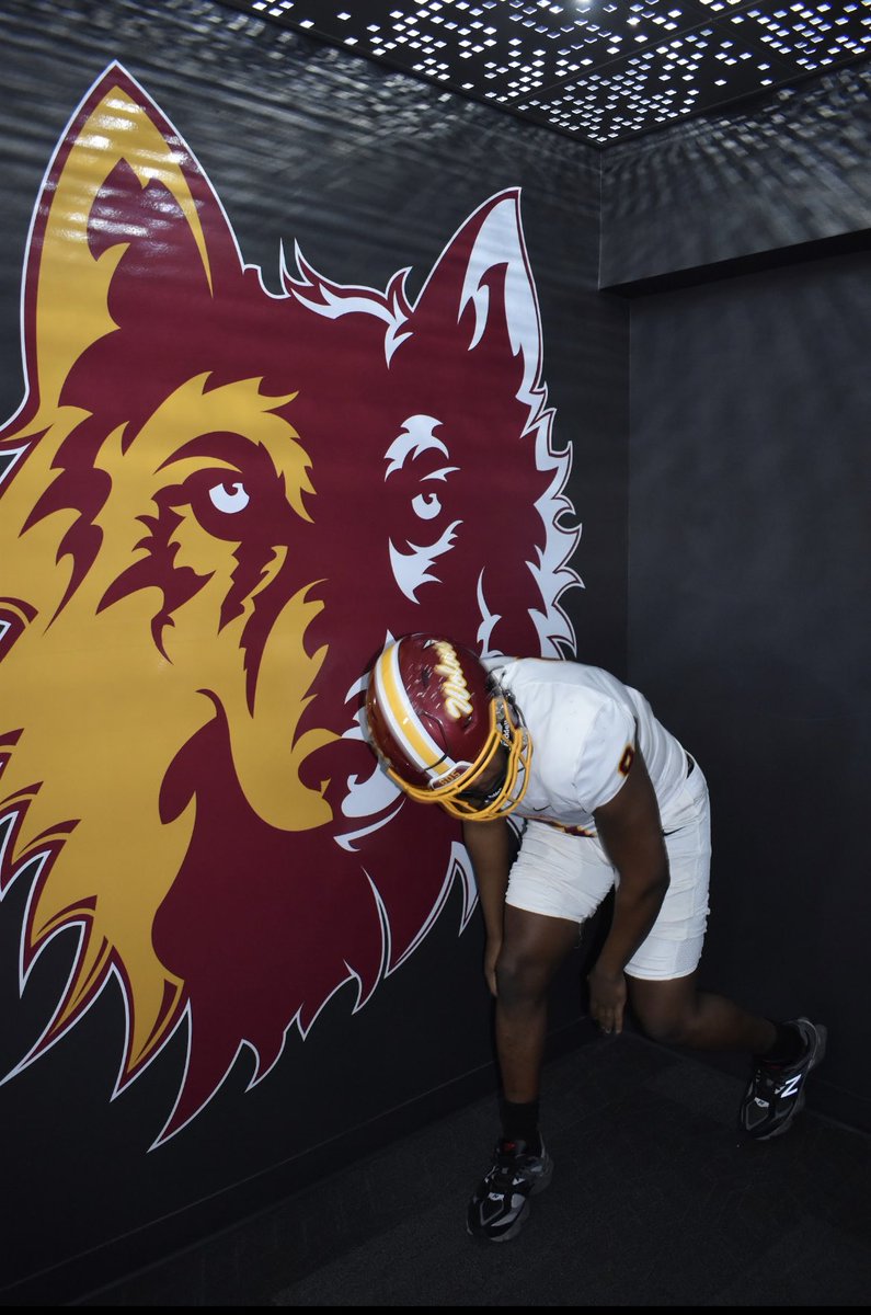 CarlPeveyJr's tweet photo. After an amazing Official Visit I am blessed to say I have received an Offer from Northern State University!! @jakeiery42 @NSUCoachSchmidt https://t.co/HpwD9qDx2Y