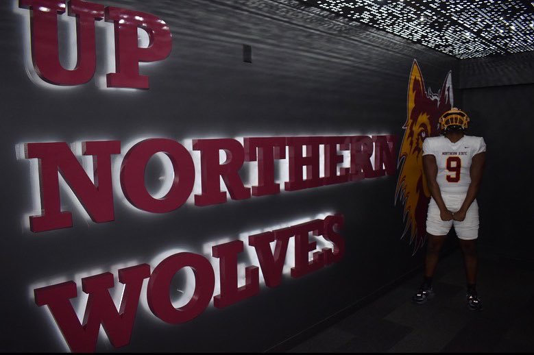 CarlPeveyJr's tweet photo. After an amazing Official Visit I am blessed to say I have received an Offer from Northern State University!! @jakeiery42 @NSUCoachSchmidt https://t.co/HpwD9qDx2Y