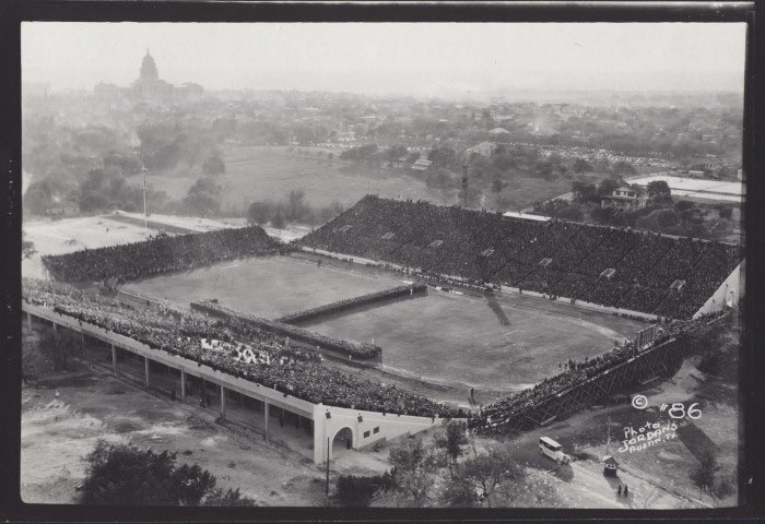 cfbcampustour's tweet photo. 5 FBS stadiums opened in 1924 &amp; are now 100 years old. Today we celebrate Darrell K Royal-Texas Memorial Stadium. 

DKR began with 27,000 seats &amp; was heralded as ‘the largest sports facility of its kind in the Southwest’

It’s grown to 100k+ &amp; will host UT🏈for another century🤘 https://t.co/busnChmiQv