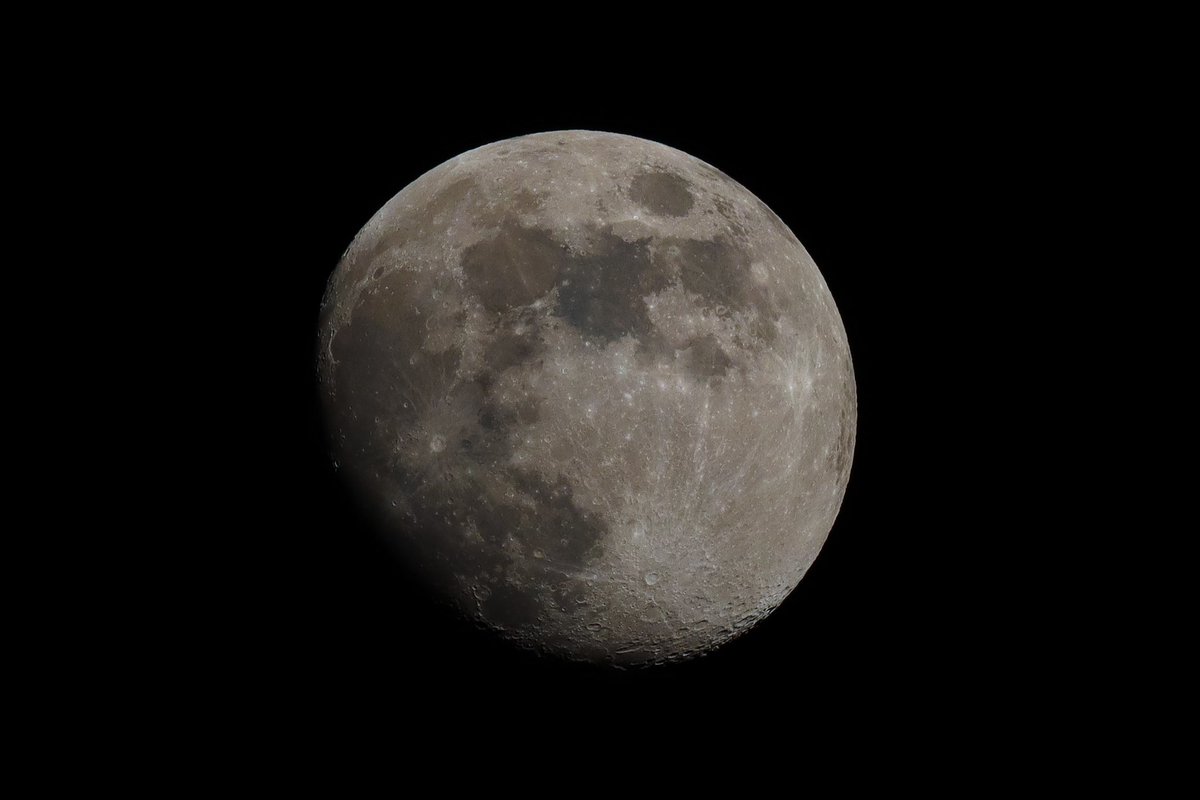 Tonight’s Moon 🌚 

@VirtualAstro #waxinggibbous #moonphotography #Moon #Lunar #StormIsha #Canon90D #Sigma150600 #Sharemysigma #astrophotography