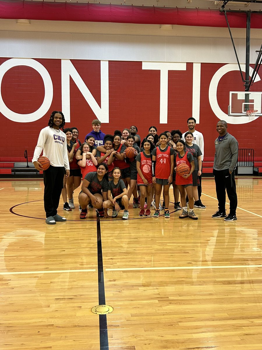 cru_basketball's tweet photo. The players spoke to the students about there college experience and  the importance of getting good grades @SouthBeltonMS,. https://t.co/UxZnnvKQmz