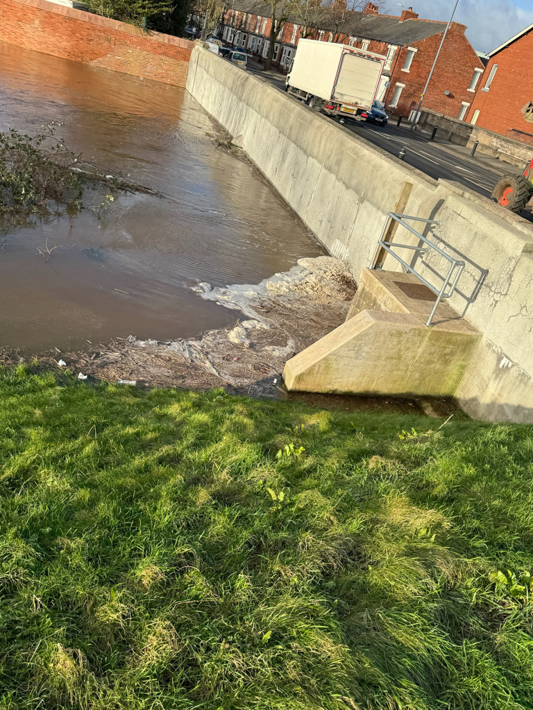 ActionFlood's tweet photo. @BBC_Cumbria Botcheby bridge working well as a dam today, 
#EAfail https://t.co/Cxzv0rBvFZ