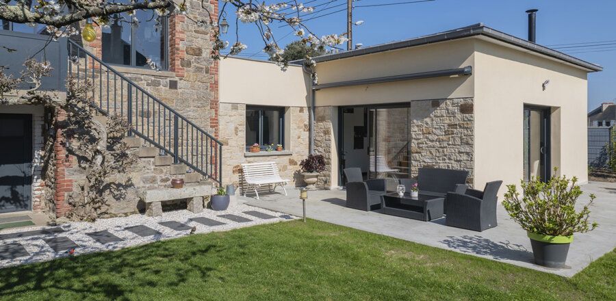 Batinfo_com's tweet image. Tendances immobilières : transformer sa résidence secondaire en habitation principale grâce à l’agrandissement buff.ly/3Scd0m6 #immobilier #résidence #agrandissement #logement