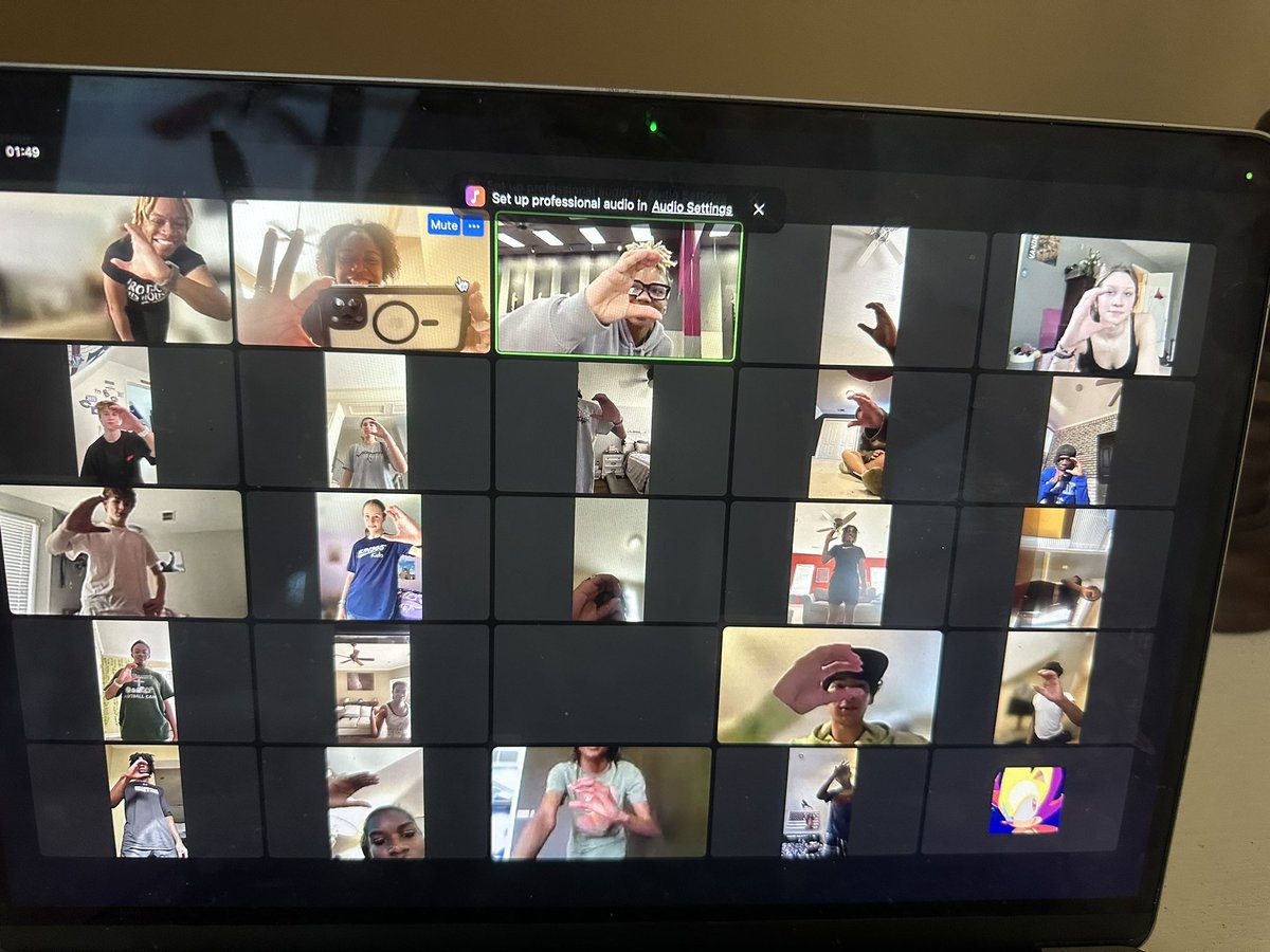 CHS_DragonTrack's tweet image. Some streets in rural areas are still a mess so we have to be creative. #BigC #VirtualWorkout