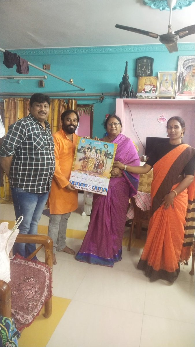 TeamVforu's tweet photo. #RamMandirPranPrathistha 
On the auspicious occasion of Prabhu Sri Ram Pran Prathista in Ayodhya We Distributed Prabhu Sri Ram Calendars in Namalgundu Sri Anjaneya Swamy temple and in few places at Secunderabad.
#JaiShreeRaam https://t.co/IzY53JX9AX