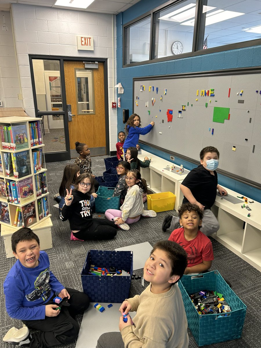 MrsRileyMC's tweet photo. Lego club fun! #lane126 #weare126 https://t.co/hrYgxbYCBl