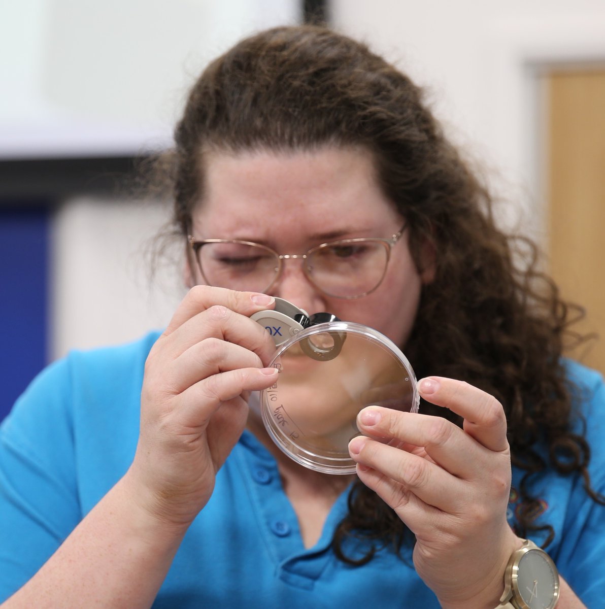 scienceoxford's tweet photo. Looking more closely... at #STEMcareers. Years 10 and 11, STEM Projects Officer Madelaine will guide you in a closer look at STEM Careers over the next #STEMInsightWeek this February half-term. Apply by 1st February.  https://t.co/84uRXFwHVA https://t.co/Ud7w2fDEX8