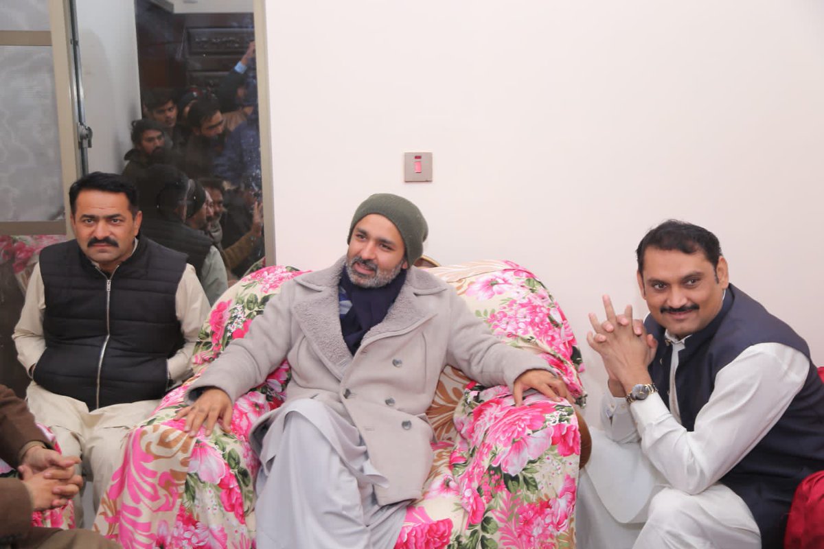 mujtabashah44's tweet photo. امیدوار قومی اسمبلی حلقہ #NA151 سید علی موسیٰ گیلانی کی یونین کونسل 61 آمد
محمد یامین راجپوت کی طرف سے منعقد کردہ کارنر میٹنگ میں شرکت کی۔
تمام دوستوں کو الیکشن کمپین تیز کرنے کی ہدایت کی۔
@SyedMusaGillani 
#MultanMainTeerChalega https://t.co/h5Wd64zqqt