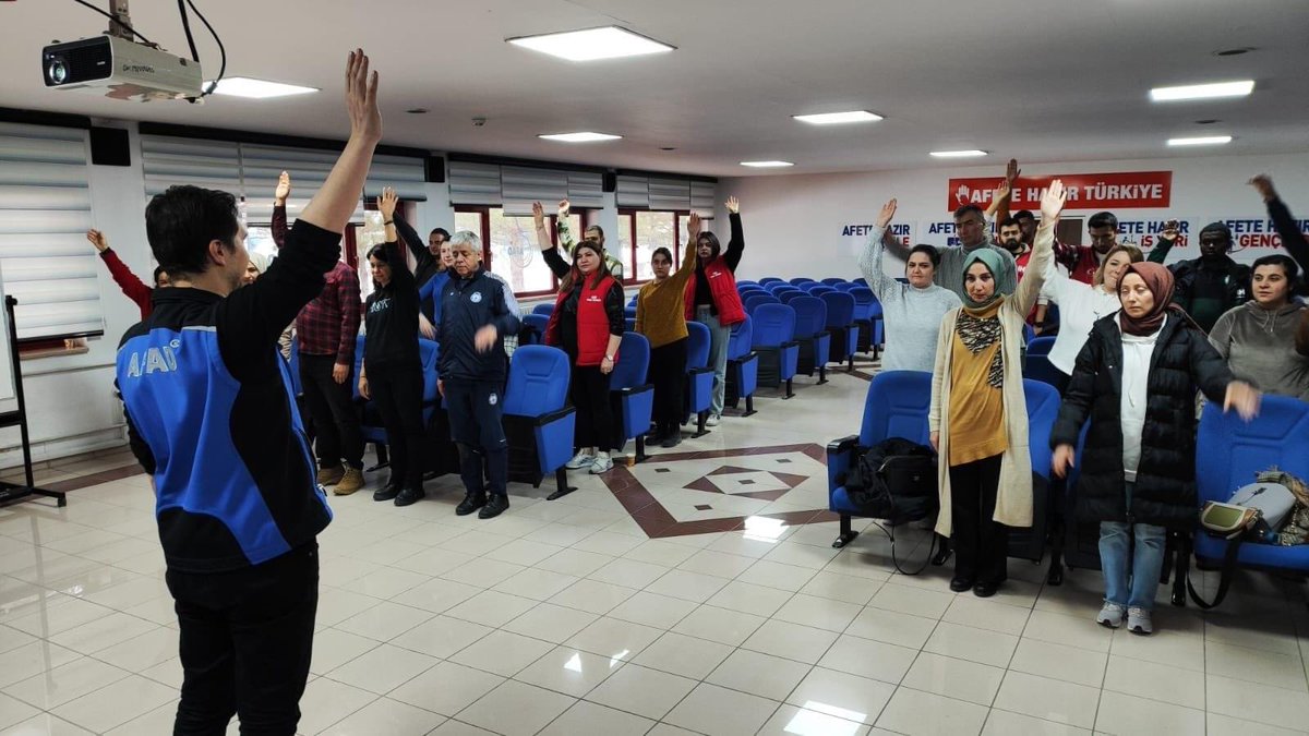 📌 İlkad ve İHH derneğine yönelik;
📍 Afet Farkındalık Eğitimi, 
📍 Sertifikalı İlkyardım Eğitimi,
gerçekleştirildi.
Kursiyerler eğitim sonunda uygulamalı ve teorik sınavları başarıyla tamamladılar.