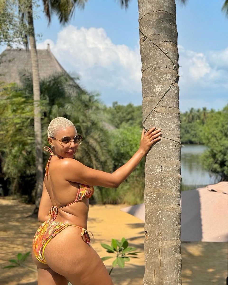 NRTCNigeria's tweet photo. @nancyisimeofficial confidently embracing summer vibes in a stunning bikini! π₯π
#nrtcnigeria #nrtcnigeriapost #nancyisime #bodyconfience #summerready #AFCON2023 https://t.co/RynnlRPJiR